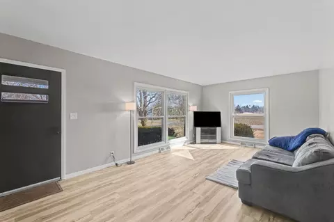 Living - 401 Oak Dr, Roberts, IL 60962 photo 1 of 2