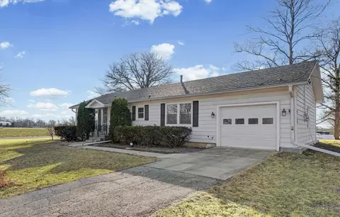 Other - 401 Oak Dr, Roberts, IL 60962 photo 2 of 7