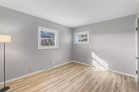 Bedroom - 401 Oak Dr, Roberts, IL 60962 photo 3 of 4