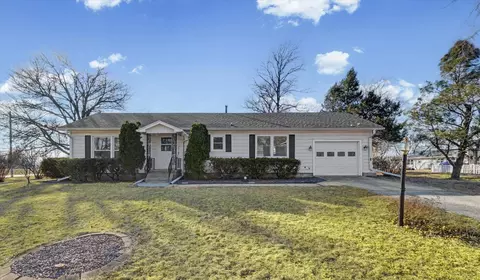 Exterior - 401 Oak Dr, Roberts, IL 60962 photo 2 of 6