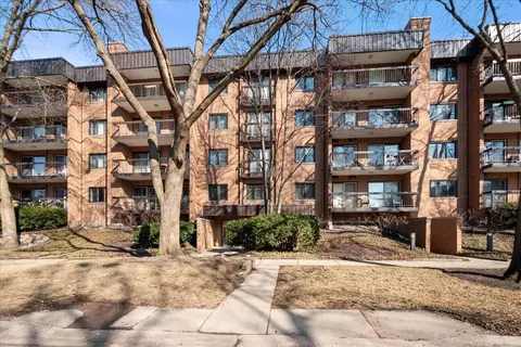 1695 2nd St #305, Highland Park, IL 60035