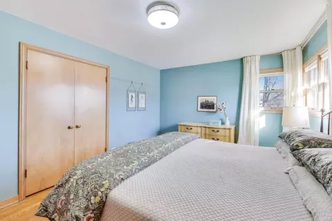 Bedroom - 1048 E Walnut Ave, Des Plaines, IL 60016 photo 2 of 5