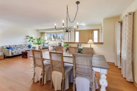 Dining - 1048 E Walnut Ave, Des Plaines, IL 60016 photo 2 of 2