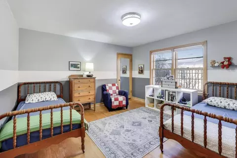 Bedroom - 1048 E Walnut Ave, Des Plaines, IL 60016 photo 4 of 5