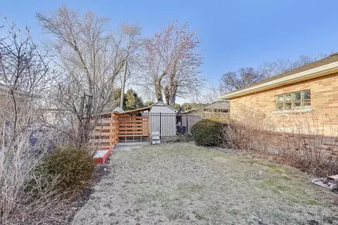 Exterior - 1048 E Walnut Ave, Des Plaines, IL 60016 photo 7 of 8