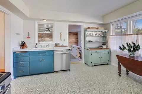 Kitchen - 1048 E Walnut Ave, Des Plaines, IL 60016 photo 3 of 3