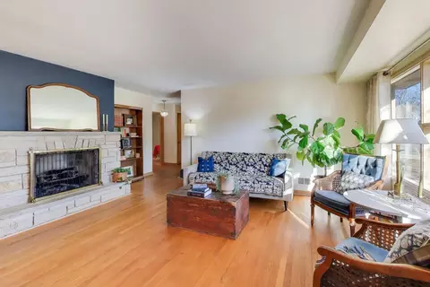 Living - 1048 E Walnut Ave, Des Plaines, IL 60016 photo 1 of 3
