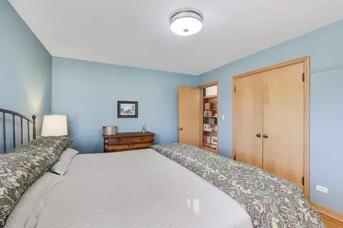 Bedroom - 1048 E Walnut Ave, Des Plaines, IL 60016 photo 3 of 5