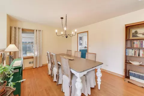 Dining - 1048 E Walnut Ave, Des Plaines, IL 60016 photo 1 of 2
