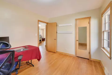 Bedroom - 1048 E Walnut Ave, Des Plaines, IL 60016 photo 5 of 5