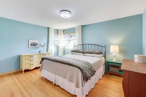 Bedroom - 1048 E Walnut Ave, Des Plaines, IL 60016 photo 1 of 5