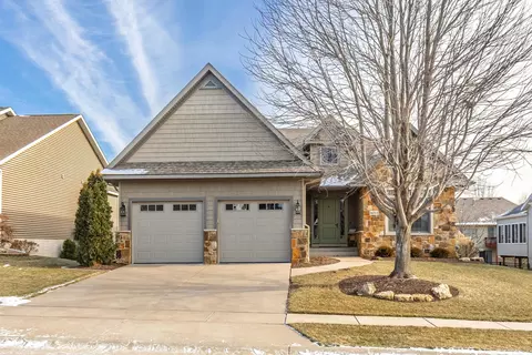 4211 W Kingston Cir, Bettendorf, IA 52722