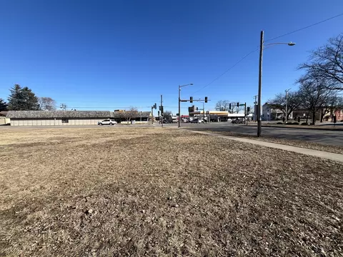 359 W Galena Blvd, Aurora, IL 60506