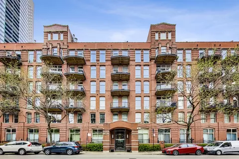 550 N Kingsbury St #512, Chicago, IL 60654