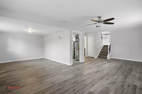 Living - 14528 Kolin Ave, Midlothian, IL 60445 photo 3 of 4
