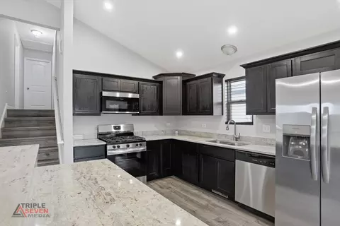 Kitchen - 14528 Kolin Ave, Midlothian, IL 60445 photo 3 of 3