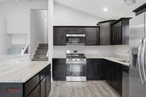 Kitchen - 14528 Kolin Ave, Midlothian, IL 60445 photo 1 of 3