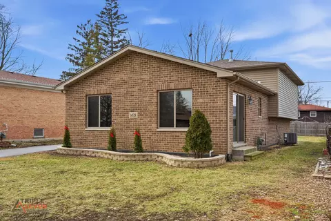 Exterior - 14528 Kolin Ave, Midlothian, IL 60445 photo 2 of 3