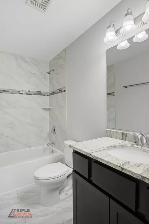 Bath - 14528 Kolin Ave, Midlothian, IL 60445 photo 1 of 3