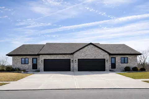 25136 S Westwind Dr, Channahon, IL 60410