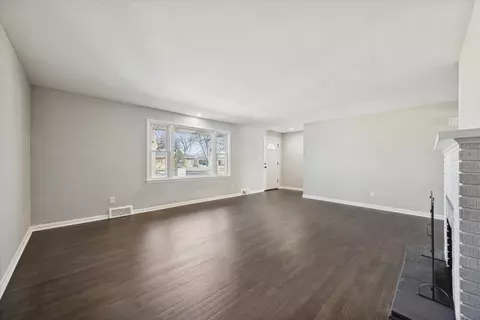 Living - 1024 W Walnut St, Kankakee, IL 60901 photo 2 of 6