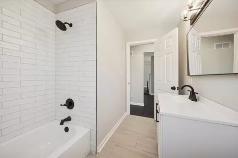 Bath - 1024 W Walnut St, Kankakee, IL 60901 photo 3 of 3