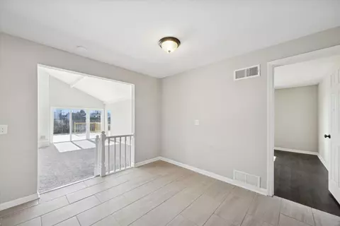 Entry Way - 1024 W Walnut St, Kankakee, IL 60901 photo 2 of 3