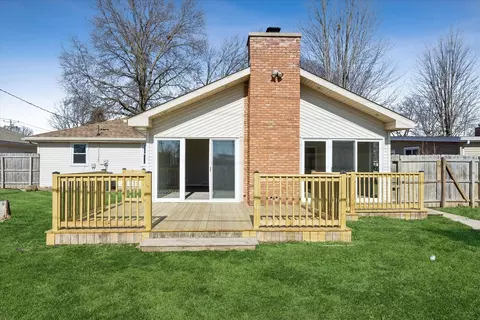 Exterior - 1024 W Walnut St, Kankakee, IL 60901 photo 3 of 5