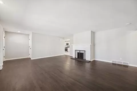 Living - 1024 W Walnut St, Kankakee, IL 60901 photo 3 of 6