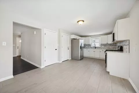 Entry Way - 1024 W Walnut St, Kankakee, IL 60901 photo 1 of 3