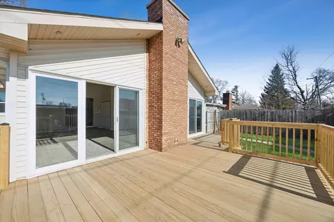 Exterior - 1024 W Walnut St, Kankakee, IL 60901 photo 4 of 5
