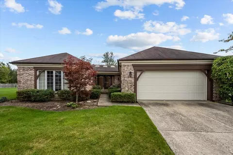 320 Buckthorn Cir, Northbrook, IL 60062