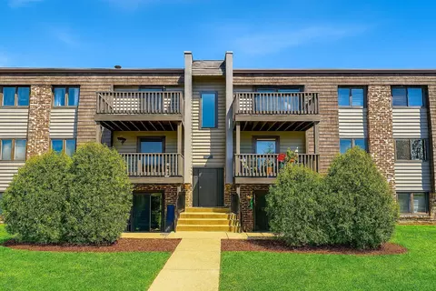 1462 Stonebridge Cir #F10, Wheaton, IL 60189