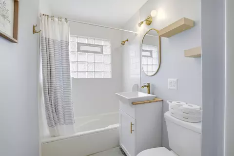 Bath - 353 E Norman Ln, Wheeling, IL 60090 photo 1 of 1