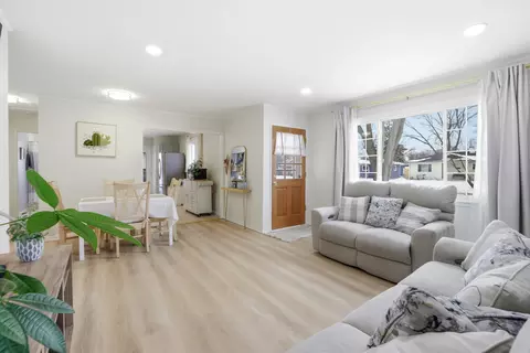 Living - 353 E Norman Ln, Wheeling, IL 60090 photo 2 of 2