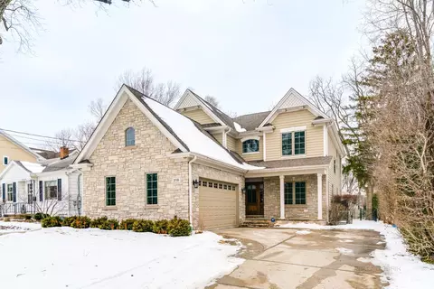 218 Coolidge Pl, Libertyville, IL 60048