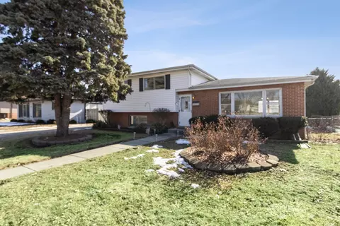 431 S Ardmore Ter, Addison, IL 60101