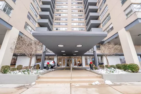 6301 N Sheridan Rd #14J, Chicago, IL 60660