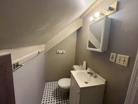 Bath - 6916 S Lowe Ave, Chicago, IL 60621 photo 3 of 3