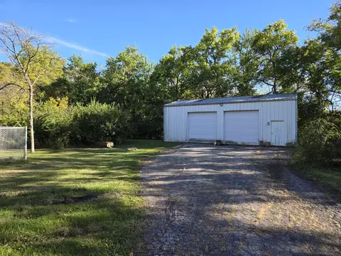 Exterior - 1663 E Rietveld Dr, Crete, IL 60417 photo 9 of 16