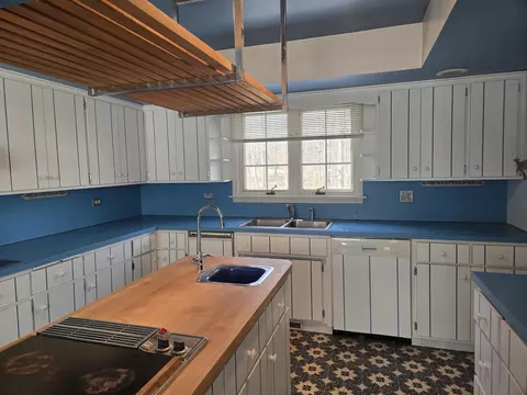 Kitchen - 1663 E Rietveld Dr, Crete, IL 60417 photo 3 of 4