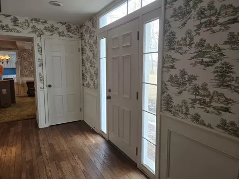 Entry Way - 1663 E Rietveld Dr, Crete, IL 60417 photo 2 of 8