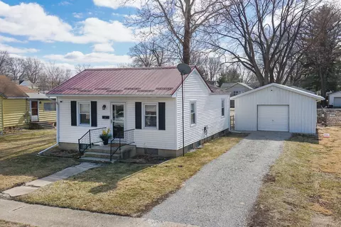 431 9th St, Lincoln, IL 62656