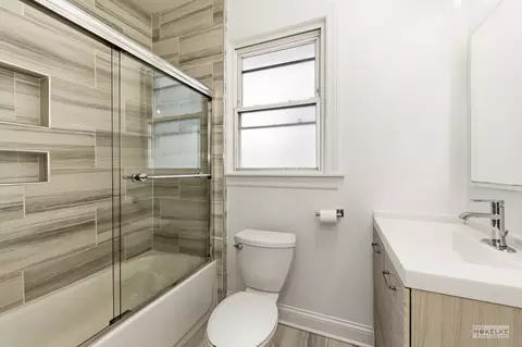 Bath - 363 Franklin Blvd, Elgin, IL 60120 photo 1 of 3