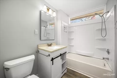 Bath - 408 Bowen Ct, Elgin, IL 60120 photo 1 of 2