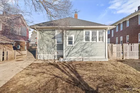 Exterior - 408 Bowen Ct, Elgin, IL 60120 photo 5 of 9