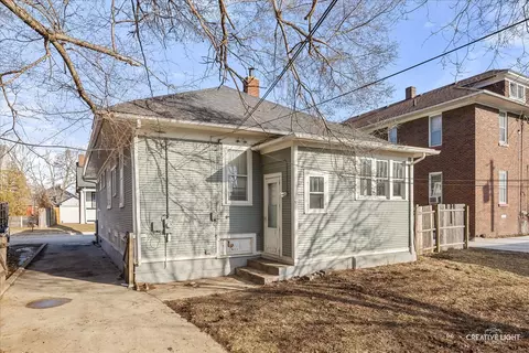 Exterior - 408 Bowen Ct, Elgin, IL 60120 photo 7 of 9