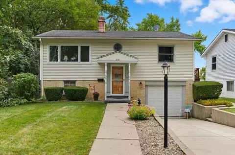 851 Glenview Ave, Mundelein, IL 60060
