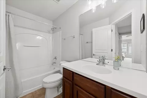 Bath - 100 Devoe Dr, Oswego, IL 60543 photo 2 of 2