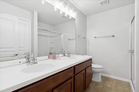 Bath - 100 Devoe Dr, Oswego, IL 60543 photo 1 of 2